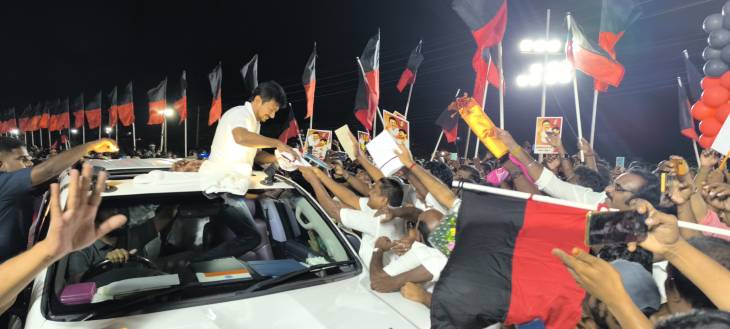 சித்தாடை கட்டிக்கிட்டு,சிங்காரம் பண்ணிக்கிட்டு வாசிங்க பெண்கள் ஆடட்டும்  - நாதஸ்வர கலைஞரிடம் அன்பாய் கேட்ட அமைச்சர் கீதா ஜீவன்!

