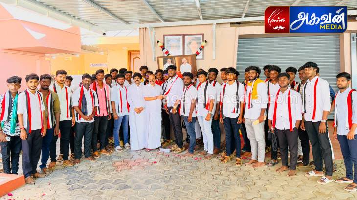  அதிமுகவில் இணைந்த 50-க்கும் மேற்பட்ட மாற்றுக் கட்சி இளைஞர்கள்!