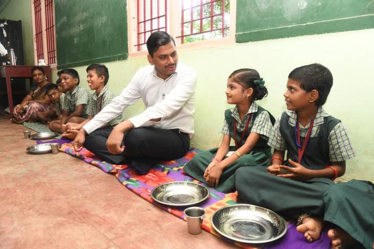 உங்களைத் தேடி உங்கள் ஊரில் திட்டத்தில்  ஆட்சியர்  2வது நாளாக ஆய்வு! 