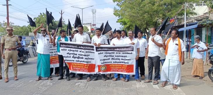 சபாநாயகர் அமைச்சருக்கு எதிராக கருப்புக் கொடி!