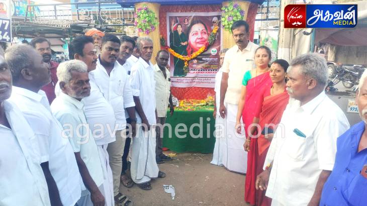குளத்தூரில் முன்னாள் முதல்வர் ஜெயலலிதா பிறந்த நாளை பட்டாசு வெடித்துக் கொண்டாடிய அதிமுக கட்சியினர்!



